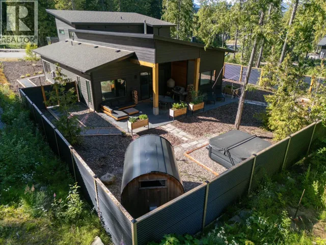 1126 CALDERA Road, Rossland, British Columbia V0G1Y0