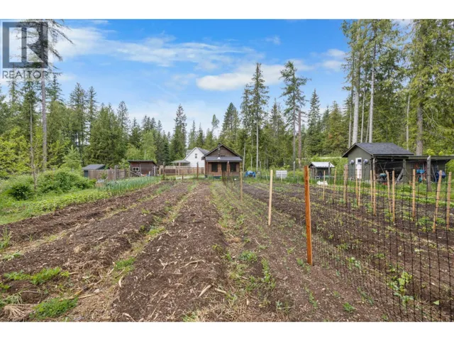16317 BOWE Road, Crawford Bay, British Columbia V0B1E0