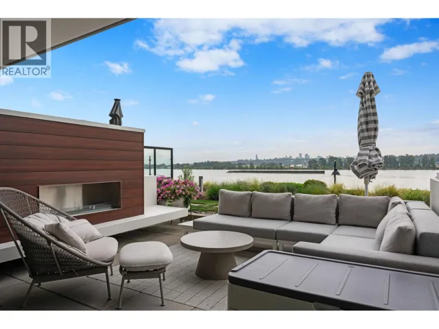 TH210 210 SALTER STREET, New Westminster, British Columbia V3M0J9