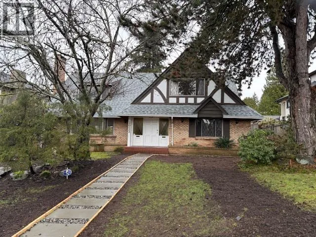 2025 W 29TH AVENUE, Vancouver, British Columbia V6J2Z6