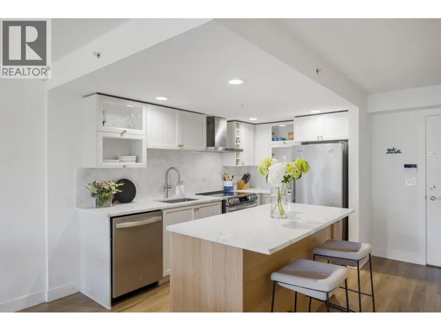 504 2137 W 10TH AVENUE, Vancouver, British Columbia V6K4W4