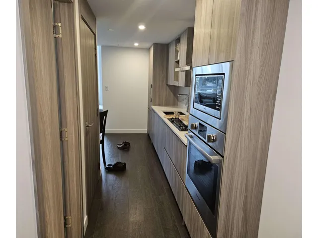 802 13768 100 AVENUE, Surrey, British Columbia V3T0V2