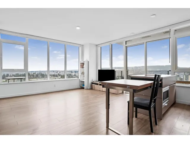 2602 10448 UNIVERSITY DRIVE, Surrey, British Columbia V3T0S7