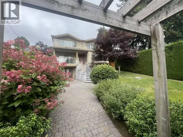 Ground Level-1481 PALMERSTON, West Vancouver, British Columbia V7T2H8