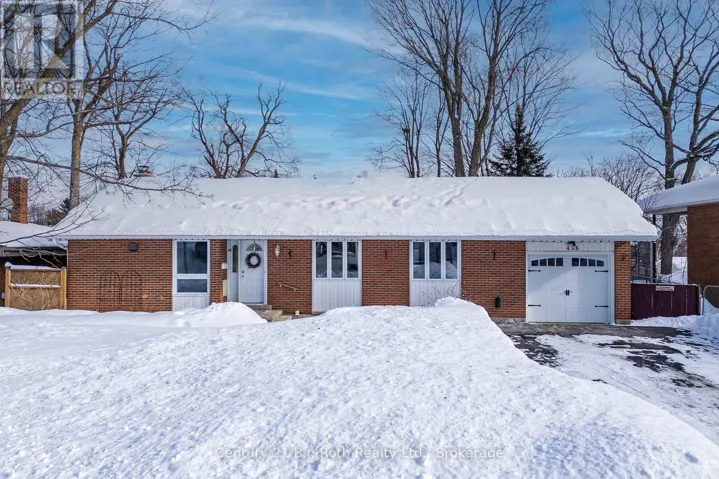 426 HIGHLAND AVENUE, Orillia, Ontario L3V4E7