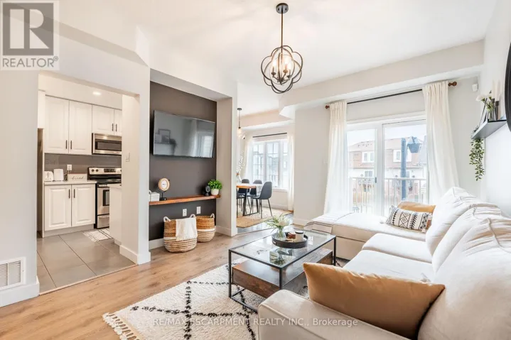 5 - 11 STOCKBRIDGE GARDENS, Hamilton (Stoney Creek Mountain), Ontario L8J0H5