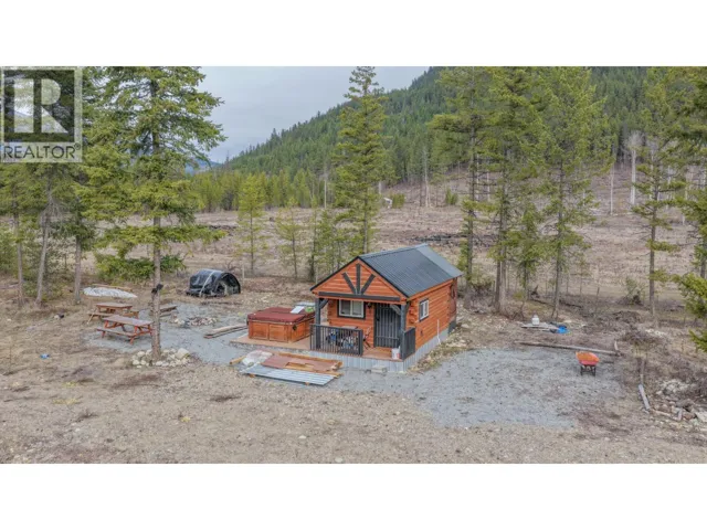 183 CALDER Road, Edgewood, British Columbia V0G1J0