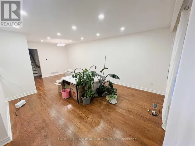 UPPER + GROUND LEVEL - 84 HARRINGTON CRESCENT, Toronto (Bayview Woods-Steeles), Ontario M2M2Y5
