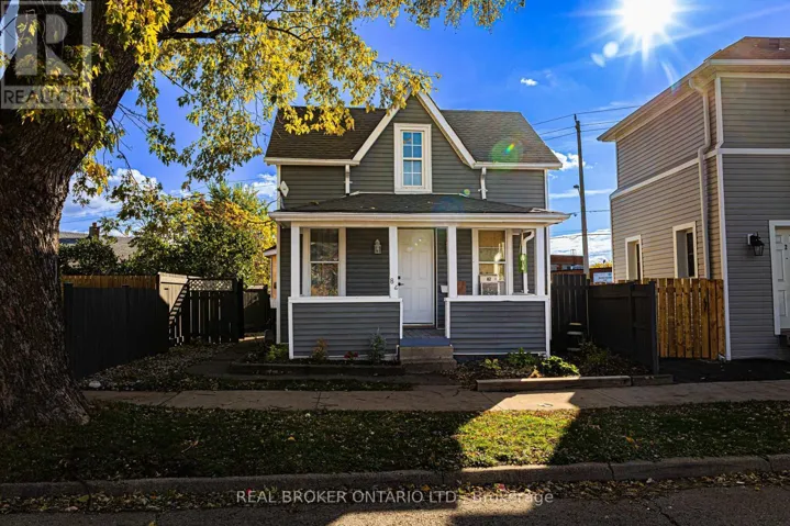 82 PAGE STREET, St. Catharines (E. Chester), Ontario L2R4A9