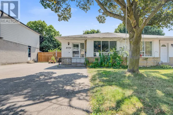 2594 LUNDENE ROAD, Mississauga (Clarkson), Ontario L5J1P8