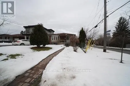 35 BECKETT AVENUE, Toronto (Rustic), Ontario M6L2B3