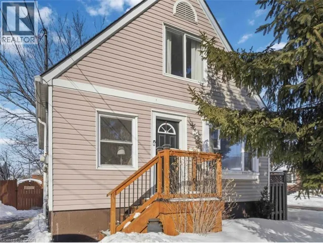 182 EAST 33RD Street, Hamilton, Ontario L8V3T6