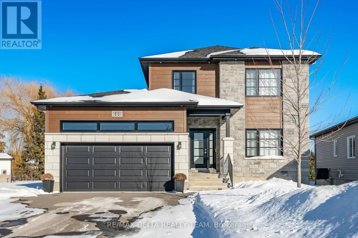 688 GENEVA CRESCENT, Russell, Ontario K0A1W0