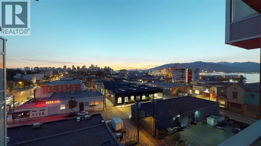 302 933 E HASTINGS STREET, Vancouver, British Columbia V6A0G6