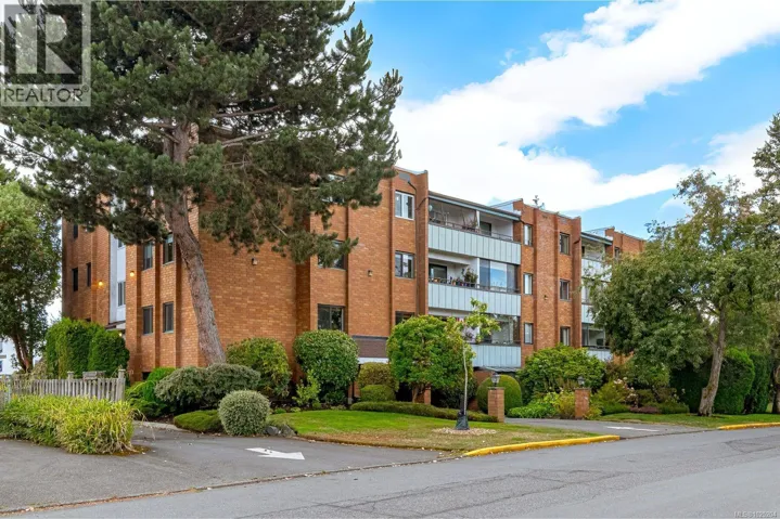 101 853 Selkirk Ave, Esquimalt, British Columbia V9A2T7