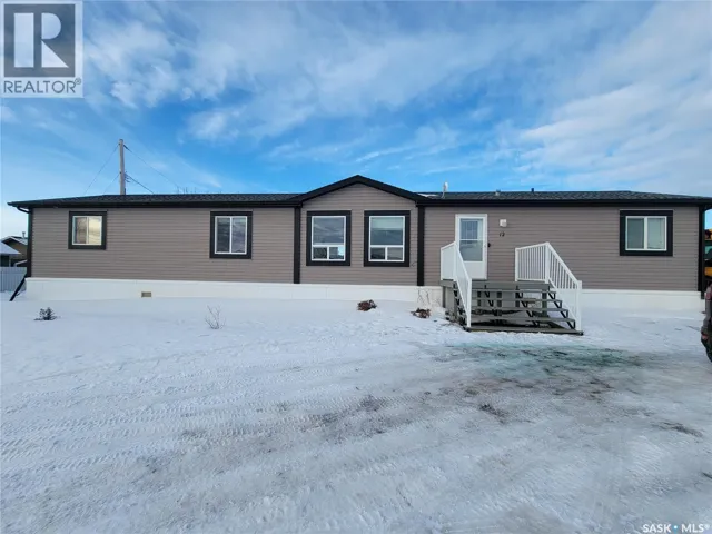 11 & 12 Mirror PLACE, Macklin, Saskatchewan S0L2C0
