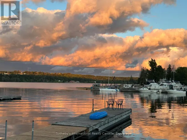 604 CHAMPLAIN ROAD, Tiny, Ontario L9M0C2