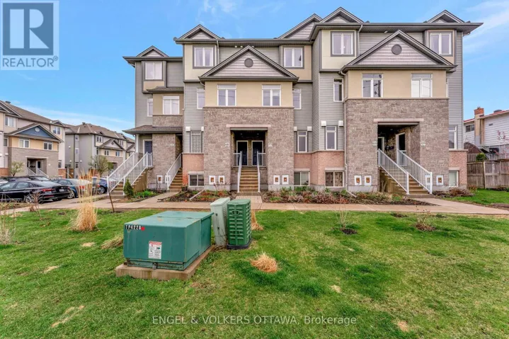 33 - 949 CUMMINGS AVENUE, Ottawa, Ontario K1J7R9