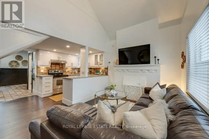 215 PICKERING STREET, Toronto (East End-Danforth), Ontario M4E3J9