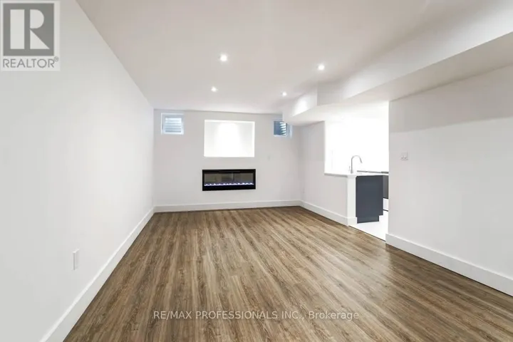 LOWER - 7 VANCHO CRESCENT S, Toronto (Edenbridge-Humber Valley), Ontario M9A4Z1