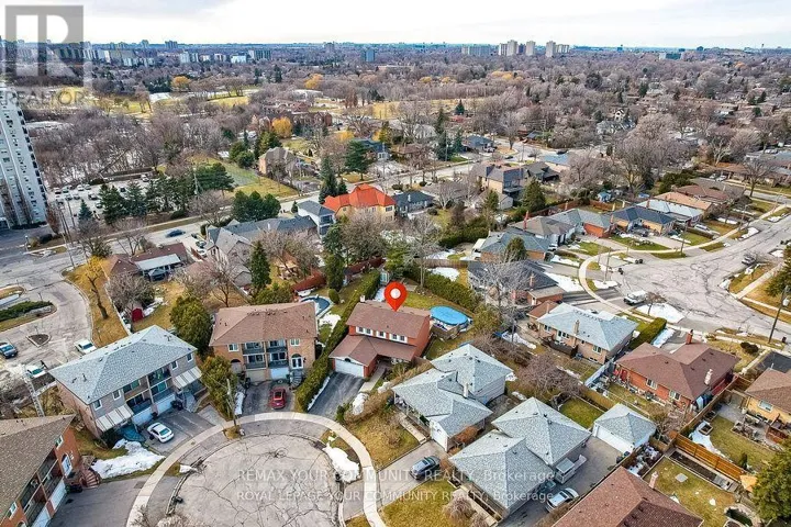 18 TERRYELLEN CRESCENT, Toronto (Markland Wood), Ontario M9C1H7