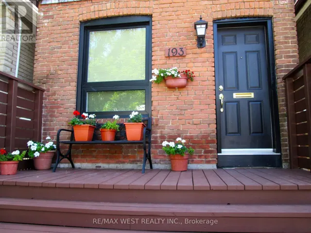 193 BARKER AVENUE, Toronto (Woodbine-Lumsden), Ontario M4C2P4