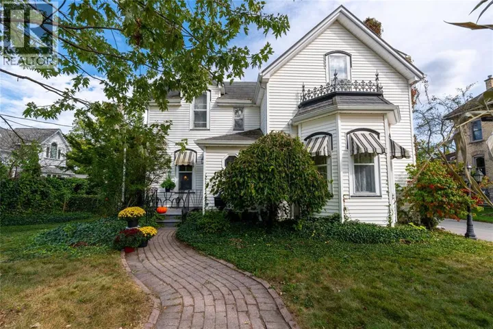 438 Emmeline STREET, Petrolia, Ontario N0N1R0