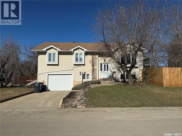 801 2nd AVENUE W, Meadow Lake, Saskatchewan S9X1A1