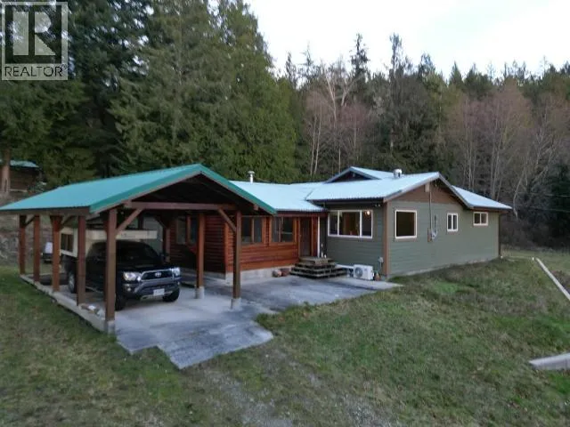 4002 HIGHWAY 101, Powell River, British Columbia None