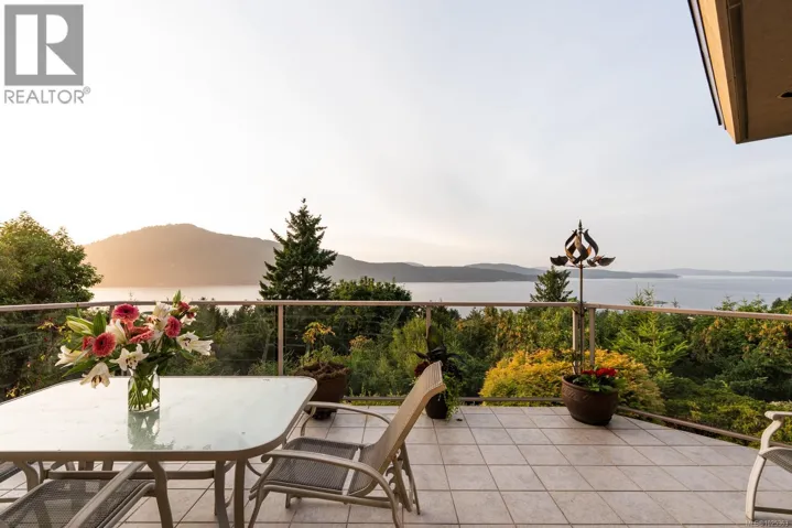 11406 Sycamore Dr, North Saanich, British Columbia V8L5J9