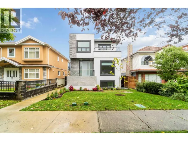 2575 & 2577 PARKER STREET, Vancouver, British Columbia V5K2T2