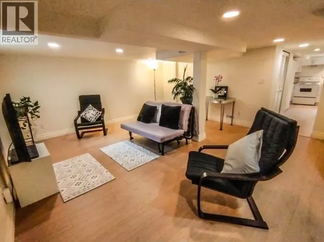 737 ROBINSON STREET, Coquitlam, British Columbia V3J4E9