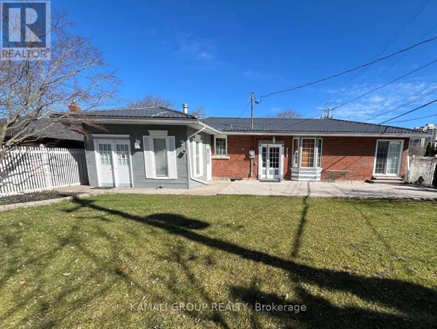 3 - 36 OAKRIDGE AVENUE, St. Catharines (Glendale/Glenridge), Ontario L2T2M8