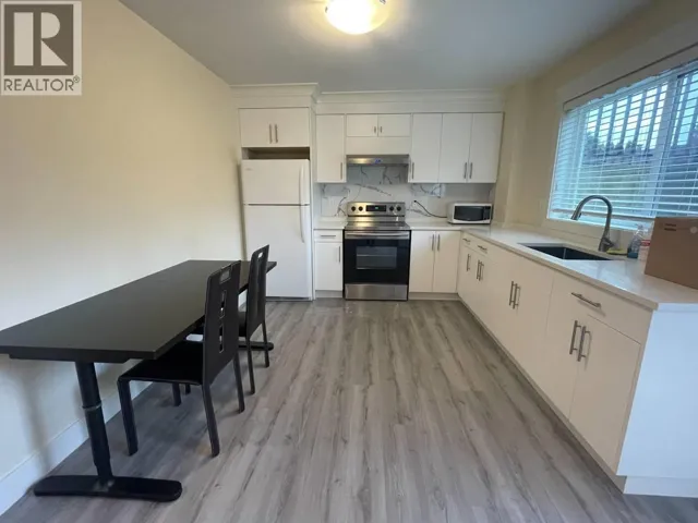 750 GROVE, Burnaby, British Columbia V5B4G5