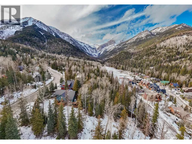 8 ALPINE TRAIL Place, Fernie, British Columbia V0B1M5