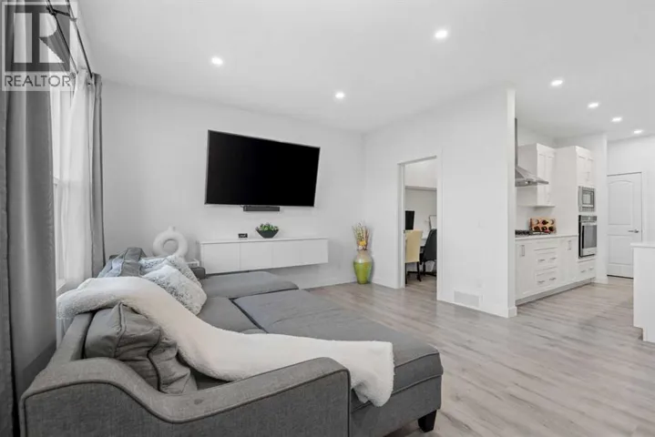 178 Sage Bluff Drive NW, Calgary, Alberta T3R1W2