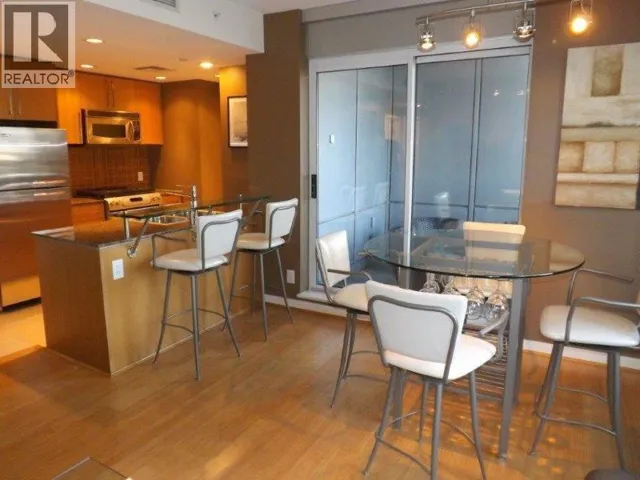 906 638 BEACH CRESCENT, Vancouver, British Columbia V6Z3H5