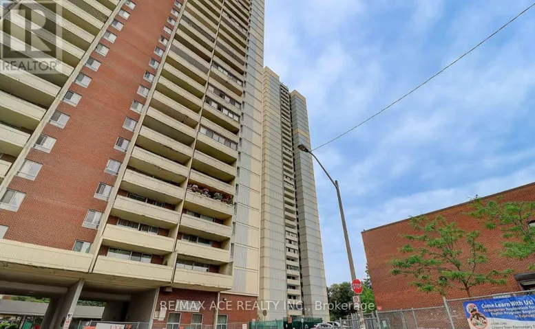 906 - 3 MASSEY SQUARE, Toronto (Crescent Town), Ontario M4C5L5