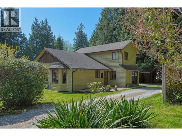 1479 PARK AVENUE, Roberts Creek, British Columbia V0N2W2