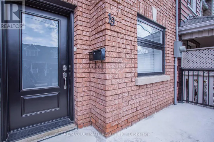 MAIN FLOOR - 19 BARTLETT AVENUE, Toronto (Dovercourt-Wallace Emerson-Junction), Ontario M6H3E8