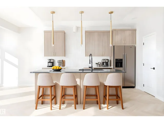 6315 27 AV SW, Edmonton, Alberta T6X3G4