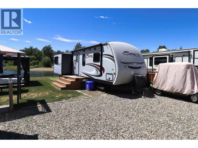 8 Eagle Lane, Lee Creek, British Columbia V0E1M4