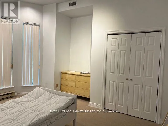 MAIN - 208 CARLTON STREET, Toronto (Cabbagetown-South St. James Town), Ontario M5A2L1