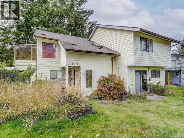 1544 Granada Cres, Saanich, British Columbia V8N2B8