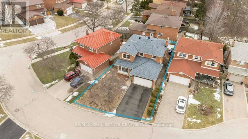 796 BUCKINGHAM COURT, Mississauga (Creditview), Ontario L5C4M3