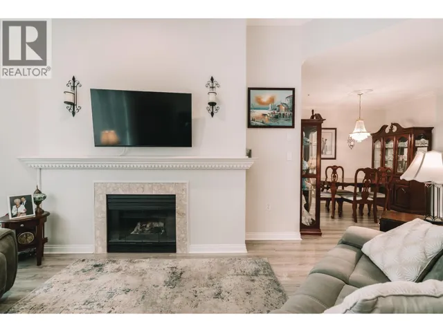 402 2995 PRINCESS CRESCENT, Coquitlam, British Columbia V3B7N1