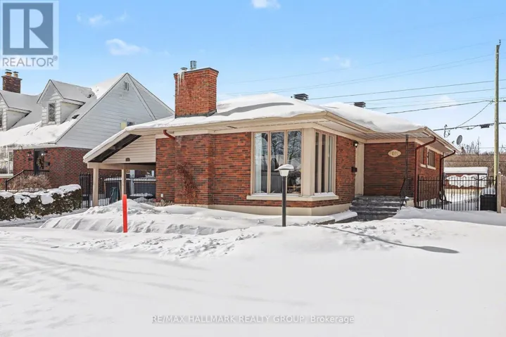 2004 DORVAL AVENUE, Ottawa, Ontario K1G2N8