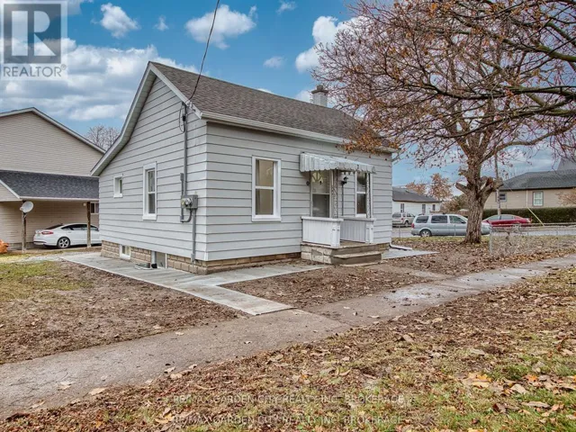 UPPER - 7 MAPLECREST AVENUE, St. Catharines (Burleigh Hill), Ontario L2T1A5