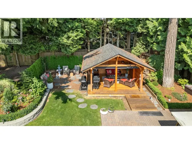 2540 BOSWELL AVENUE, North Vancouver, British Columbia V7H1L7