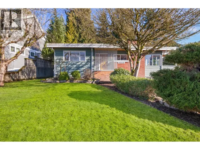 4202 SKYLINE DRIVE, North Vancouver, British Columbia V7R3G7